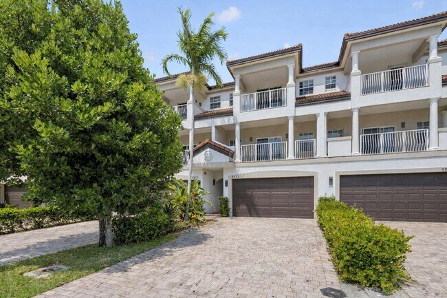 3873 NE 22nd Way in Lighthouse Point, FL - Building Photo - Building Photo