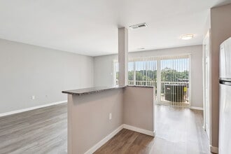 Henry on the Park Apartments in Philadelphia, PA - Foto de edificio - Building Photo