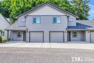 StJamesTriplex in Vancouver, WA - Building Photo
