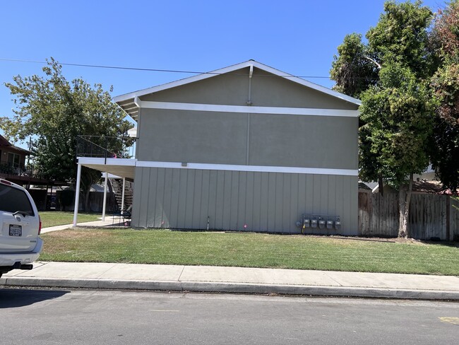 2109 Oriole St in Bakersfield, CA - Building Photo - Building Photo