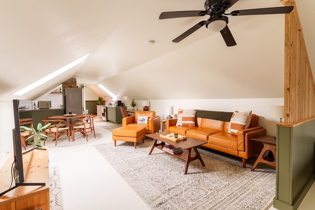 824 5th St NE, Unit Attic Loft