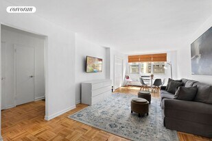 215 E 80th St in New York, NY - Building Photo