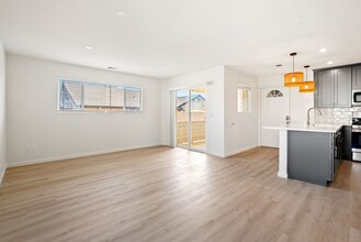 240 S 9th St in Grover Beach, CA - Foto de edificio - Building Photo