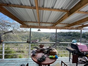 410 Osage Dr in Canyon Lake, TX - Foto de edificio - Building Photo