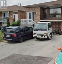 35 Jellicoe Crescent in Brampton, ON - Building Photo