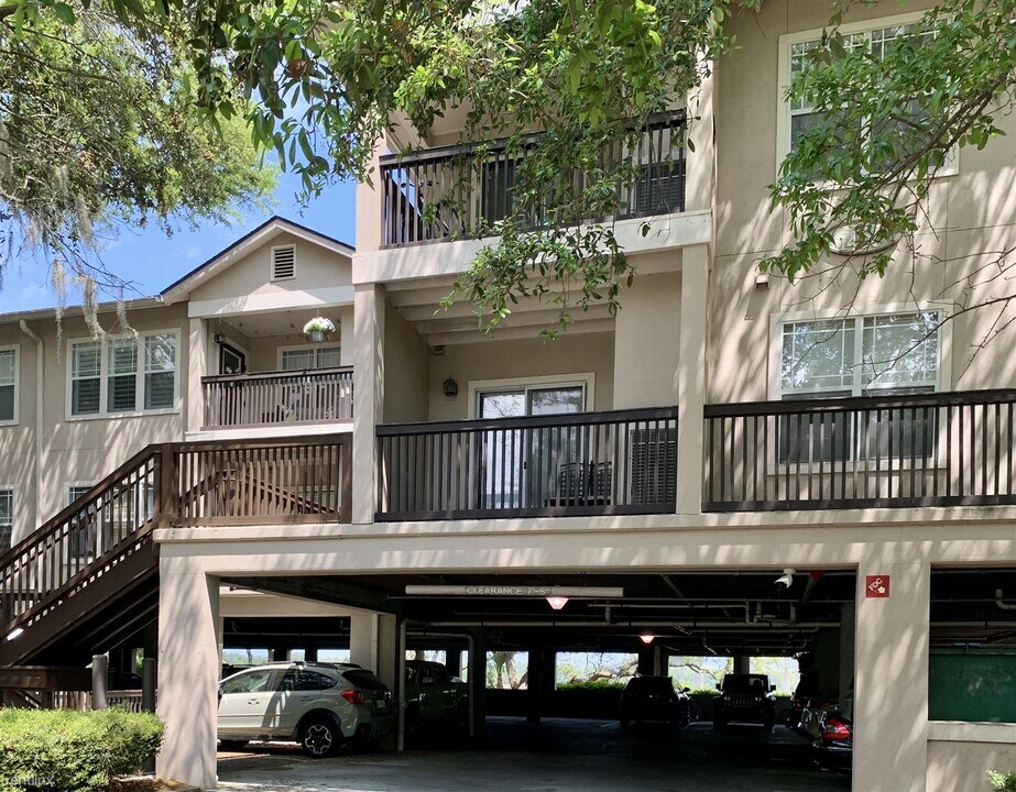 70 Helmsman Way-Unit -Apt 1427 in Hilton Head Island, SC - Foto de edificio