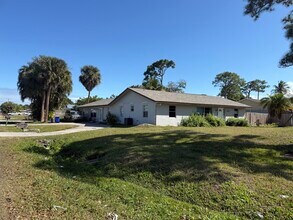 2566 SE Bonita St in Stuart, FL - Building Photo - Building Photo