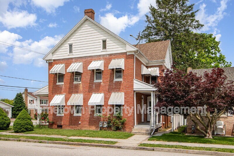 303 Ridge Ave in Mcsherrystown, PA - Building Photo