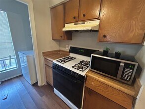 10440 Doc Holliday Trail in Austin, TX - Building Photo - Building Photo