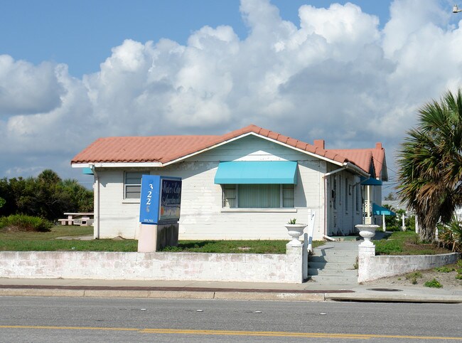 3226 S Atlantic Ave in Daytona Beach, FL - Building Photo - Building Photo