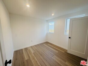 231 W 85th St in Los Angeles, CA - Building Photo - Building Photo