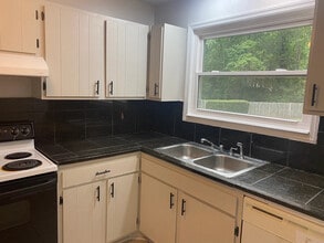 Room in Townhome on Baker Ct in Norcross, GA - Building Photo - Building Photo
