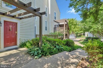 10070 Oakton Terrace Rd-Unit -BUILDING 8 in Oakton, VA - Building Photo - Building Photo