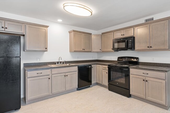 24 Jersey Way in Morristown, VT - Building Photo - Building Photo