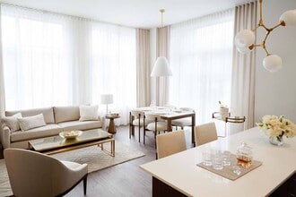 Marc Chagall in Montréal, QC - Foto de edificio - Building Photo