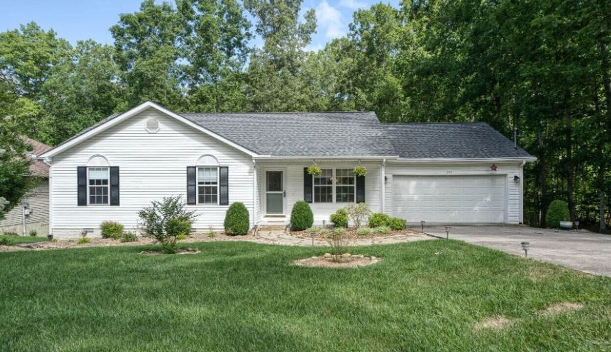 141 Shelley Ln in Crossville, TN - Building Photo