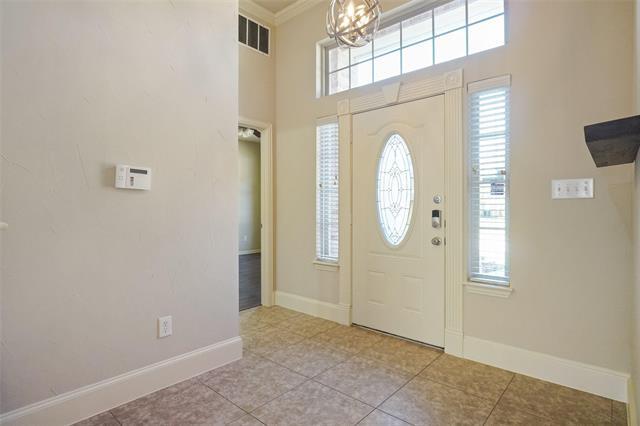 1854 Yorkshire Cir in Lewisville, TX - Foto de edificio - Building Photo