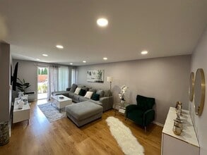 483 N Larch Ave in Elmhurst, IL - Foto de edificio - Building Photo