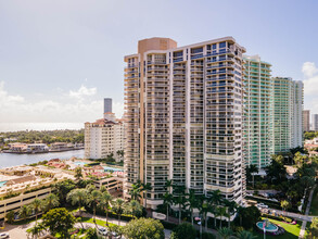 The Landmark Club Condominium in Miami, FL - Building Photo - Building Photo