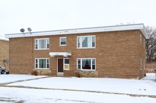 333 Avilon Ct in Round Lake, IL - Building Photo