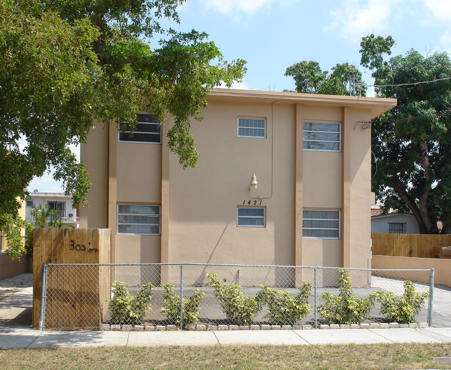 1421 SW 4th St in Miami, FL - Building Photo