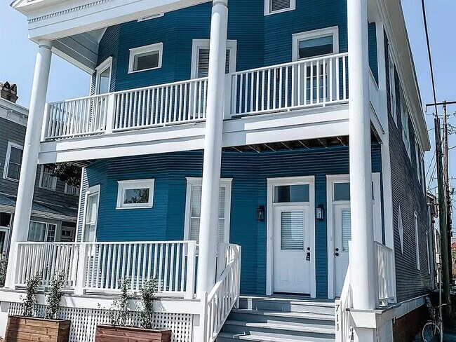 property at 711 Lincoln St