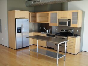 1400 NW Irving St-Unit -N/A in Portland, OR - Building Photo - Building Photo