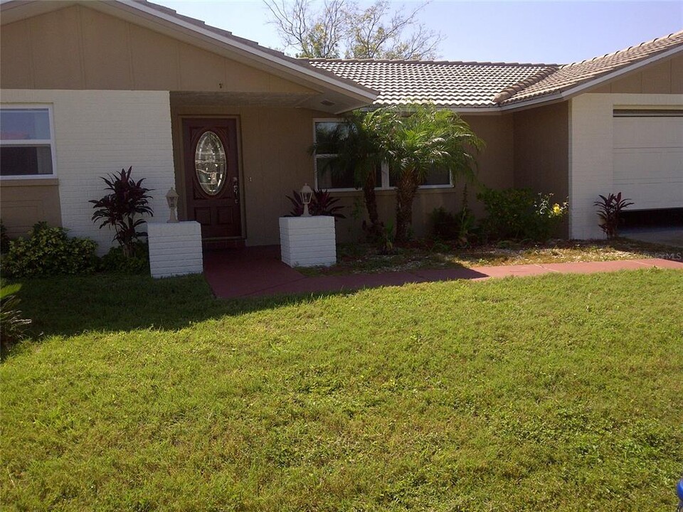 4302 Rudder Way in New Port Richey, FL - Building Photo