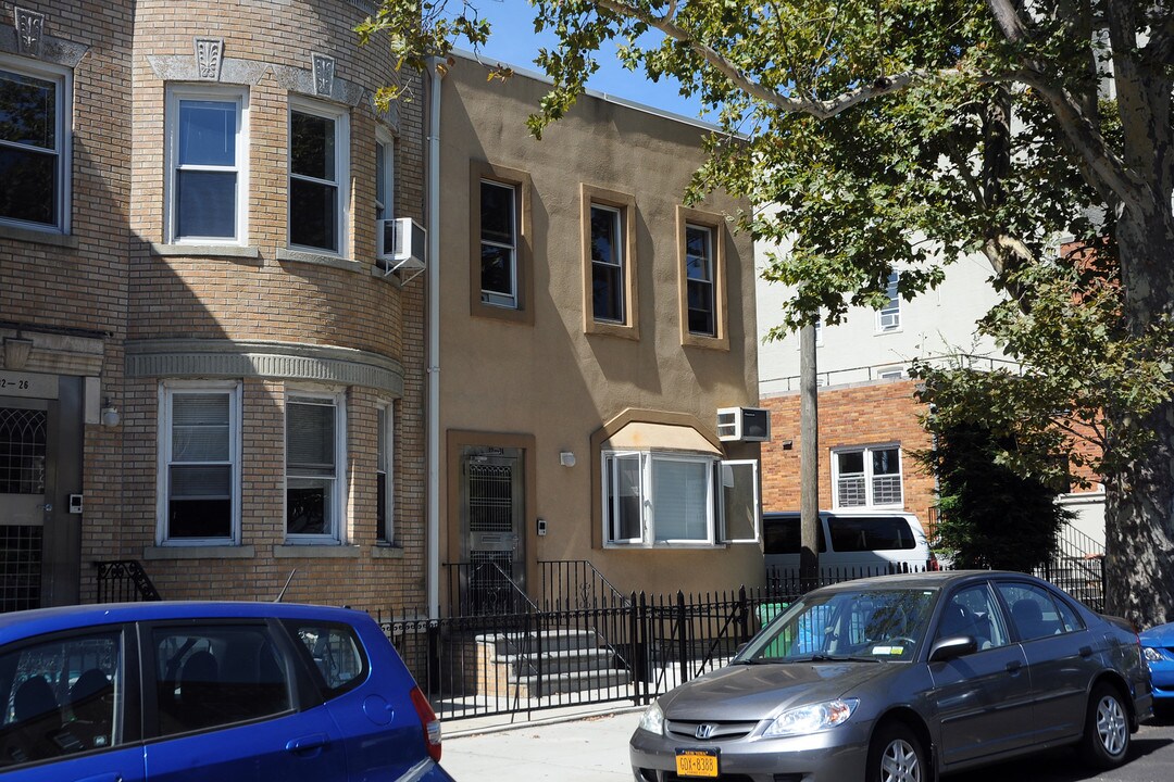 32-24 36th St in Long Island City, NY - Foto de edificio