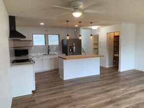 98-1477 KAAHUMANU St in Aiea, HI - Building Photo - Building Photo