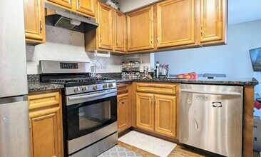 1401 Knoll Dr in Naperville, IL - Building Photo - Building Photo