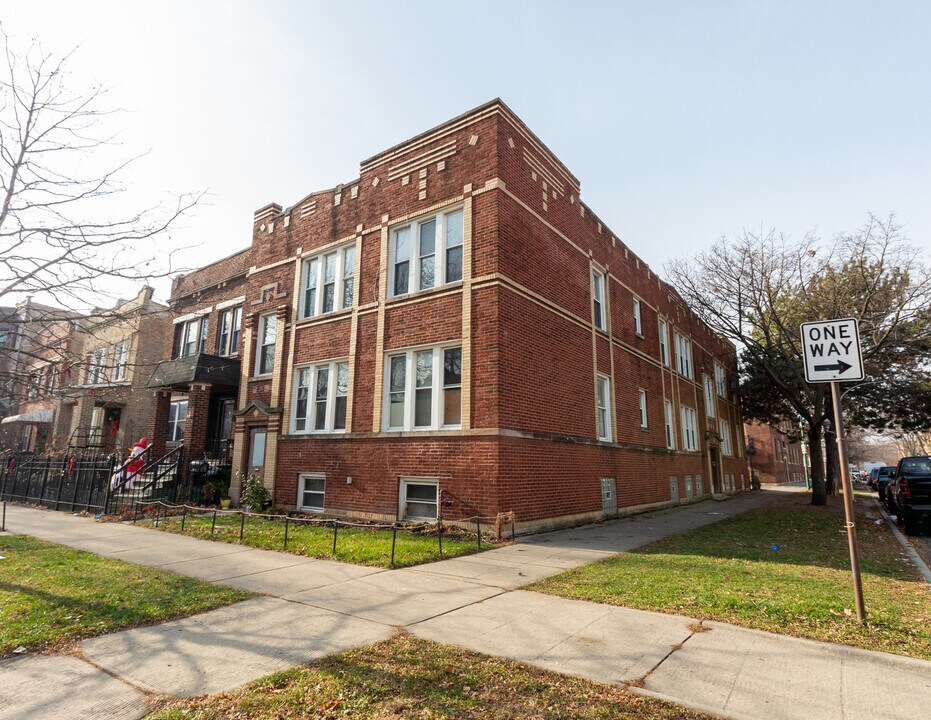 3643 W School St in Chicago, IL - Building Photo