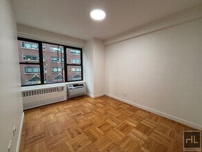 Fourth Avenue, Unit 3L in New York, NY - Building Photo - Building Photo