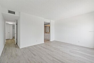 2621 Cove Cay Dr, Unit 407 in Clearwater, FL - Building Photo - Building Photo
