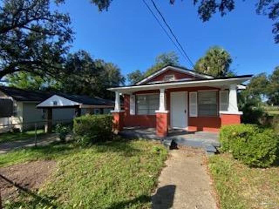 2403 N Spring St in Pensacola, FL - Building Photo