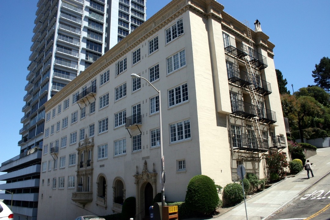 The Cloisters in San Francisco, CA - Building Photo