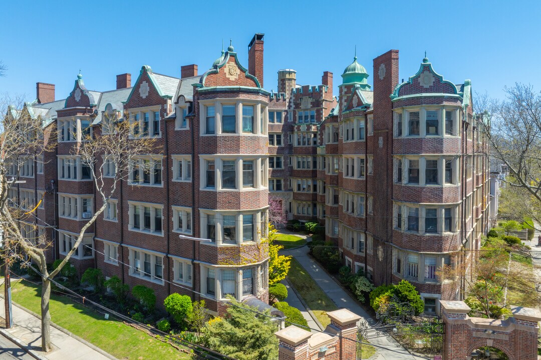 The Castle in Cambridge, MA - Building Photo