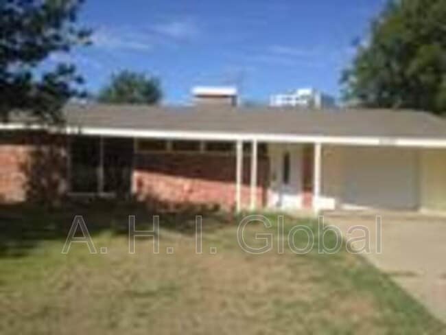 property at 2026 S Fannin St