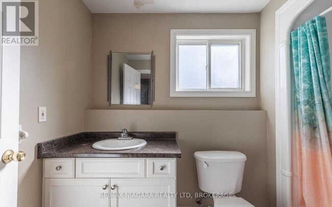 138 Carlton St in St Catharines, ON - Building Photo - Building Photo