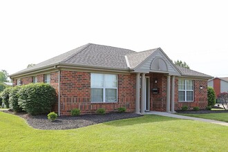 SYCAMORE CREEK APARTMENTS in Sidney, OH - Foto de edificio - Building Photo