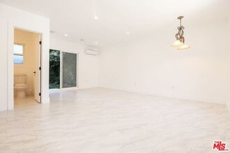 5307 1/2 Don Pio Dr in Los Angeles, CA - Building Photo - Building Photo