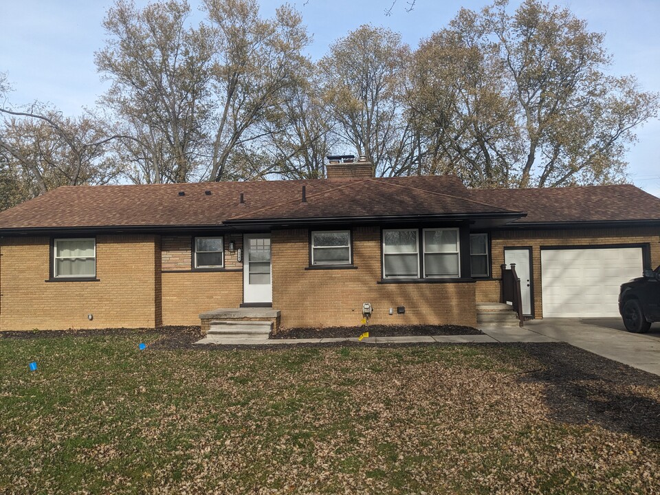 24941 Murray St in Harrison Township, MI - Building Photo