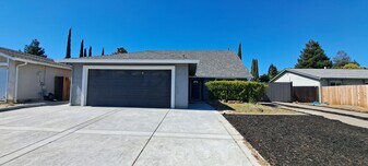 132 Hyannis Ct in Vacaville, CA - Building Photo