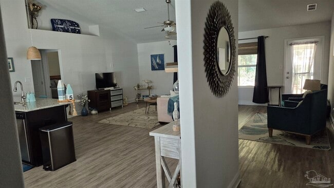 2102 Fairchild St in Pensacola, FL - Building Photo - Building Photo