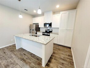 5804 Sandpiper Ave, Unit 4 in McAllen, TX - Building Photo - Building Photo