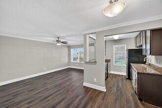 4101 E NASA Pkwy in El Lago, TX - Building Photo - Building Photo