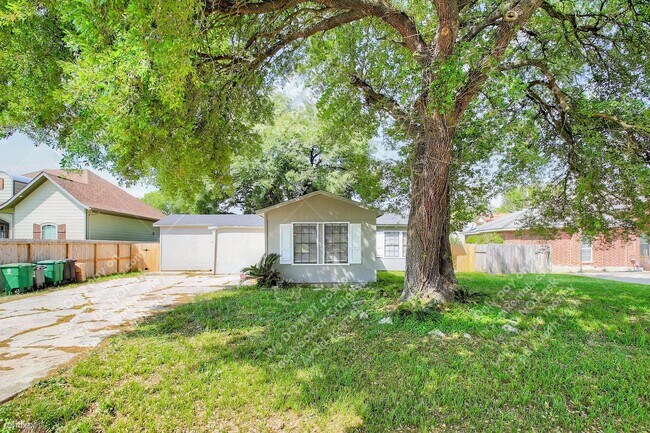 2930 Ellington St photo'