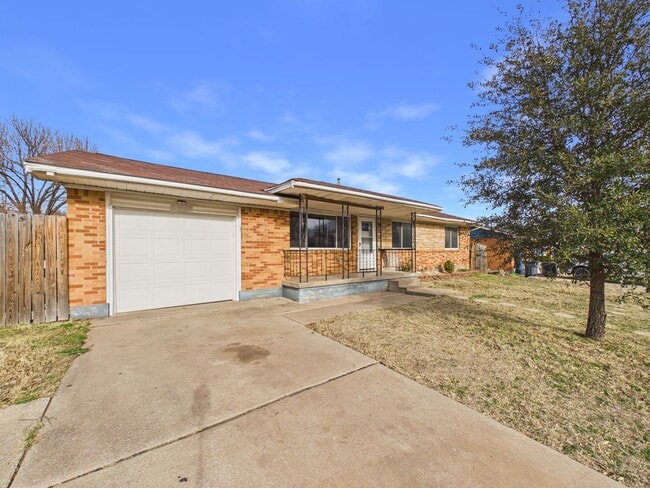 2305 NW 43rd St in Lawton, OK - Building Photo - Building Photo