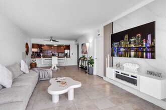 19370 Collins Ave in Sunny Isles Beach, FL - Building Photo - Building Photo