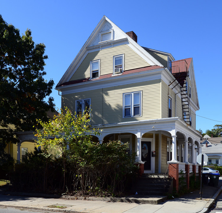 162 Academy Ave in Providence, RI - Building Photo